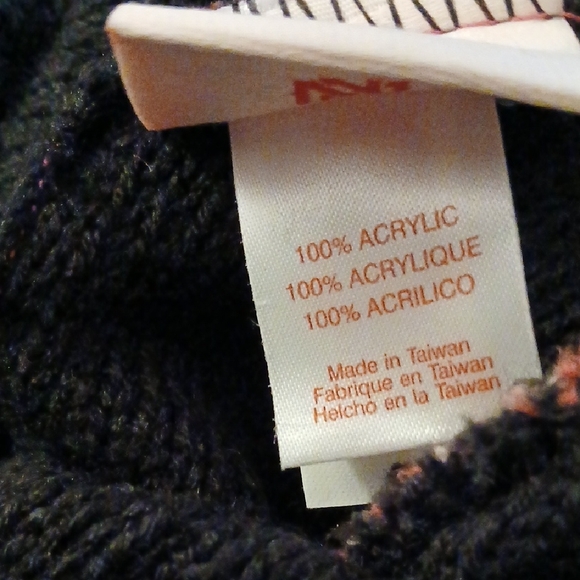 Mitchell & Ness Pink and Black Spurs Beanie - Picture 3 of 4